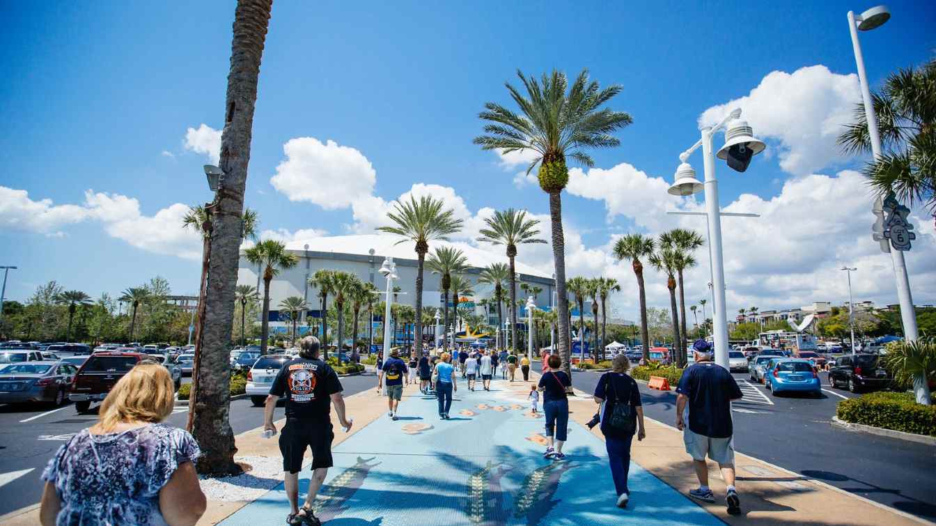 Część władz i mieszkańc&oacute;w sprzeciwia się wykorzystaniu funduszy publicznych, wskazując na inne priorytety, takie jak edukacja czy bezpieczeństwo.