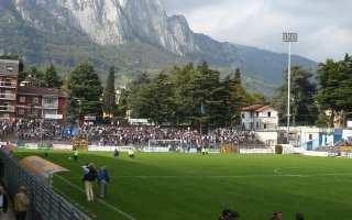Włochy: Lecco inwestuje w stadion i przedłuża umowę. Spór wokół finansowania modernizacji