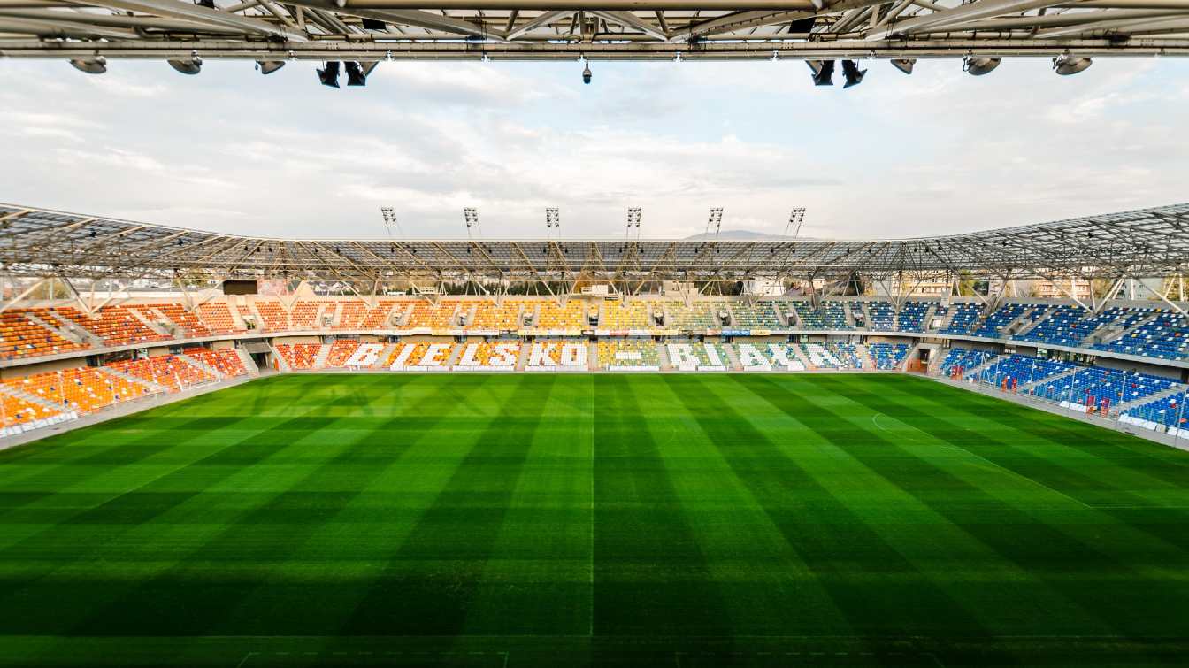 Przetarg na sprzedaż praw do nazwy Stadionu Miejskiego w Bielsku-Białej zakończył się bez żadnej oferty, co podważa atrakcyjność projektu dla sponsor&oacute;w.