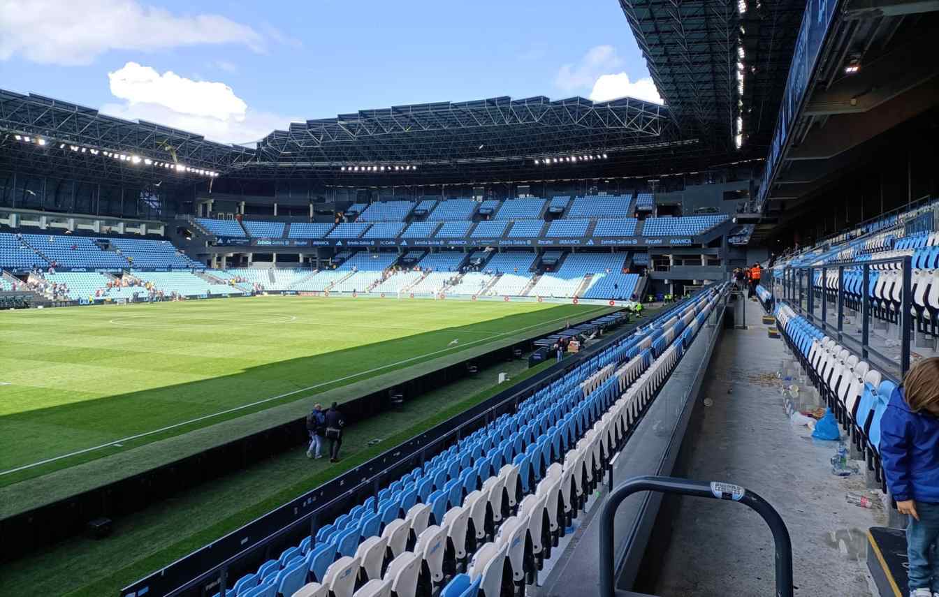 Bala&iacute;dos może pomieścić 22 900 widz&oacute;w, a po zakończeniu prac na trybunie Gol liczba ta wzrośnie do 29 000.