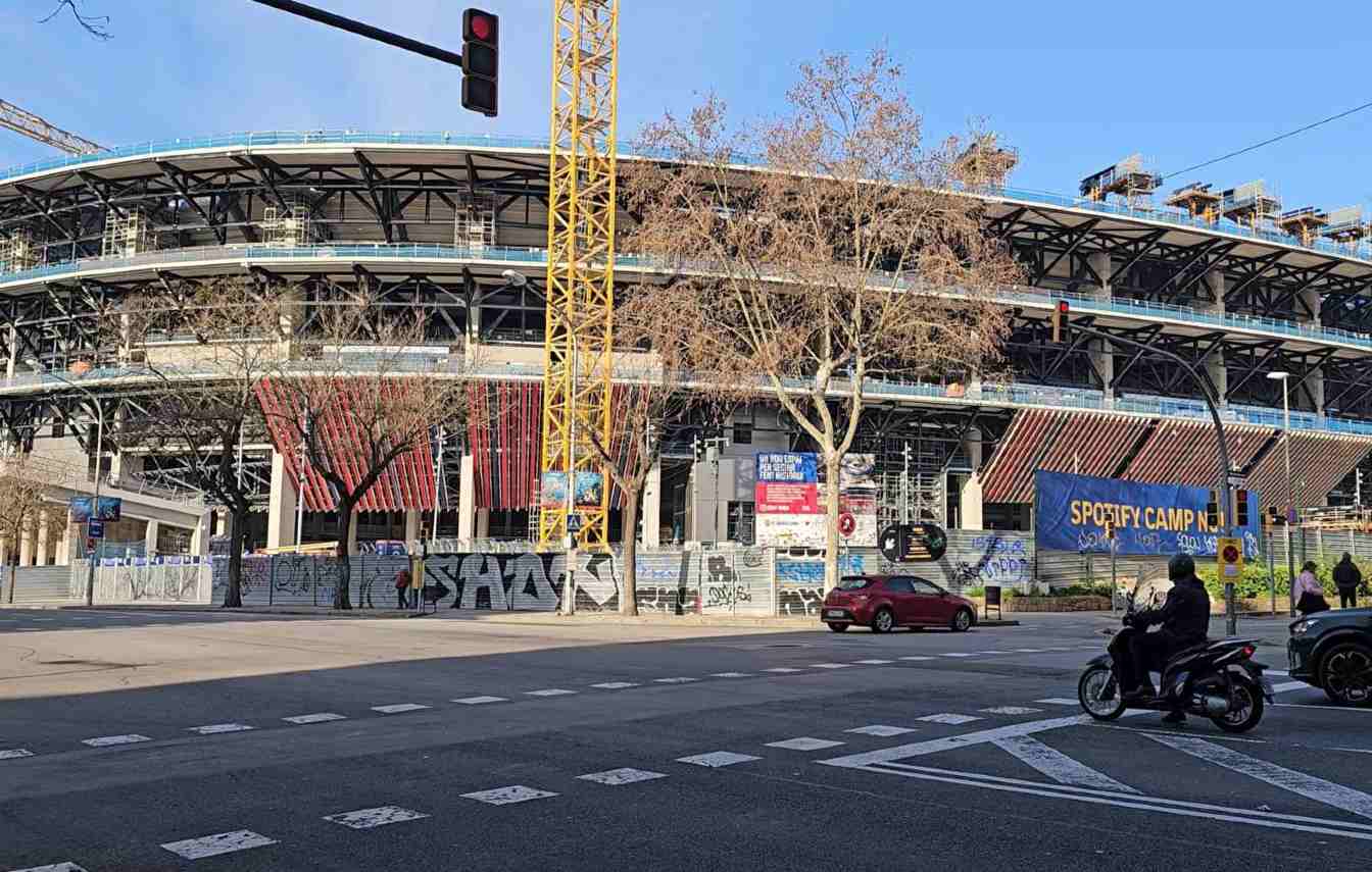 Miasto przygotowuje zmiany infrastrukturalne, w tym monitoring, szersze chodniki oraz ograniczenia sprzedaży alkoholu, aby poprawić bezpieczeństwo podczas mecz&oacute;w.