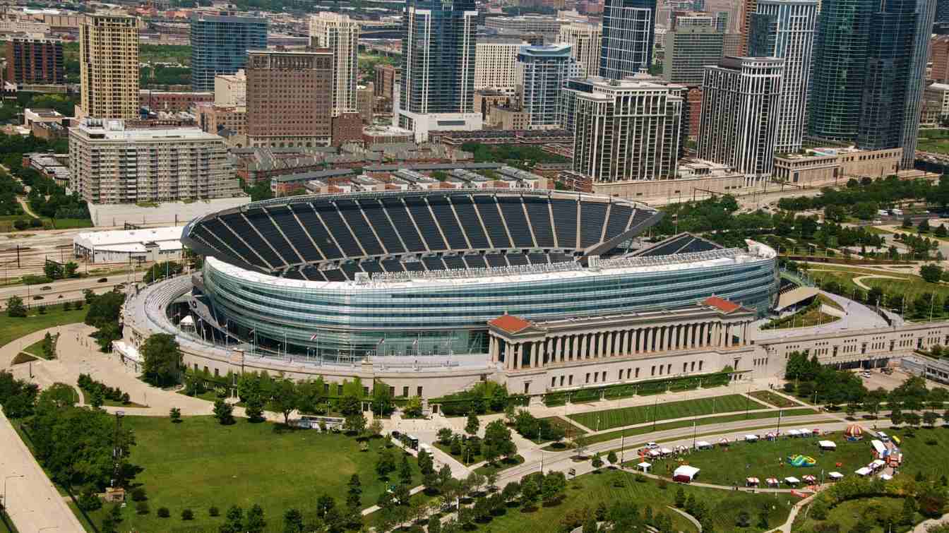W przypadku wyprowadzki Bears, Soldier Field ma zostać przekształcony w obiekt koncertowo-wydarzeniowy, zachowując swoją rolę w miejskiej infrastrukturze.