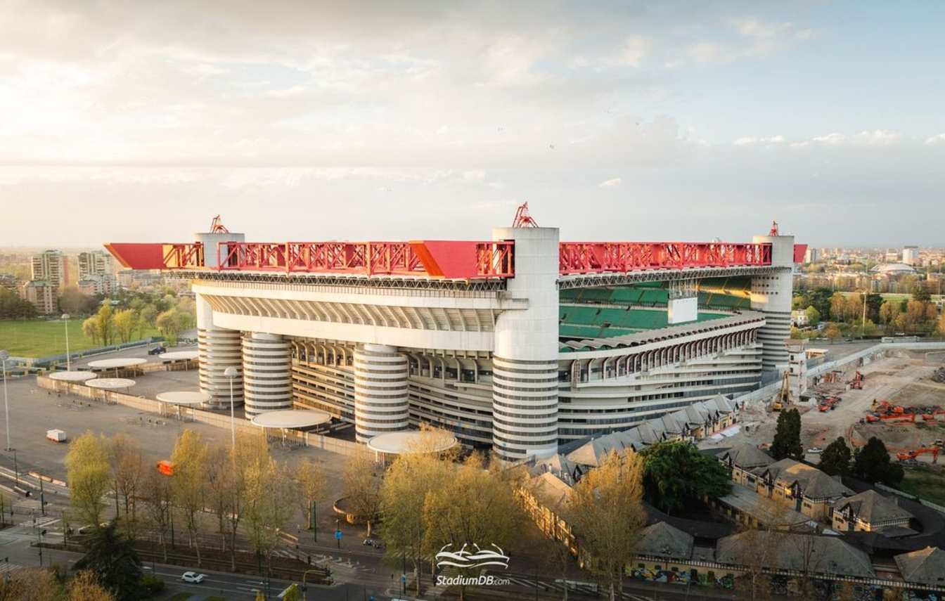 Śledczy badają także okoliczności odrzucenia projekt&oacute;w modernizacji oraz przyspieszenia sprzedaży tuż przed objęciem stadionu ochroną konserwatorską, co budzi poważne wątpliwości.