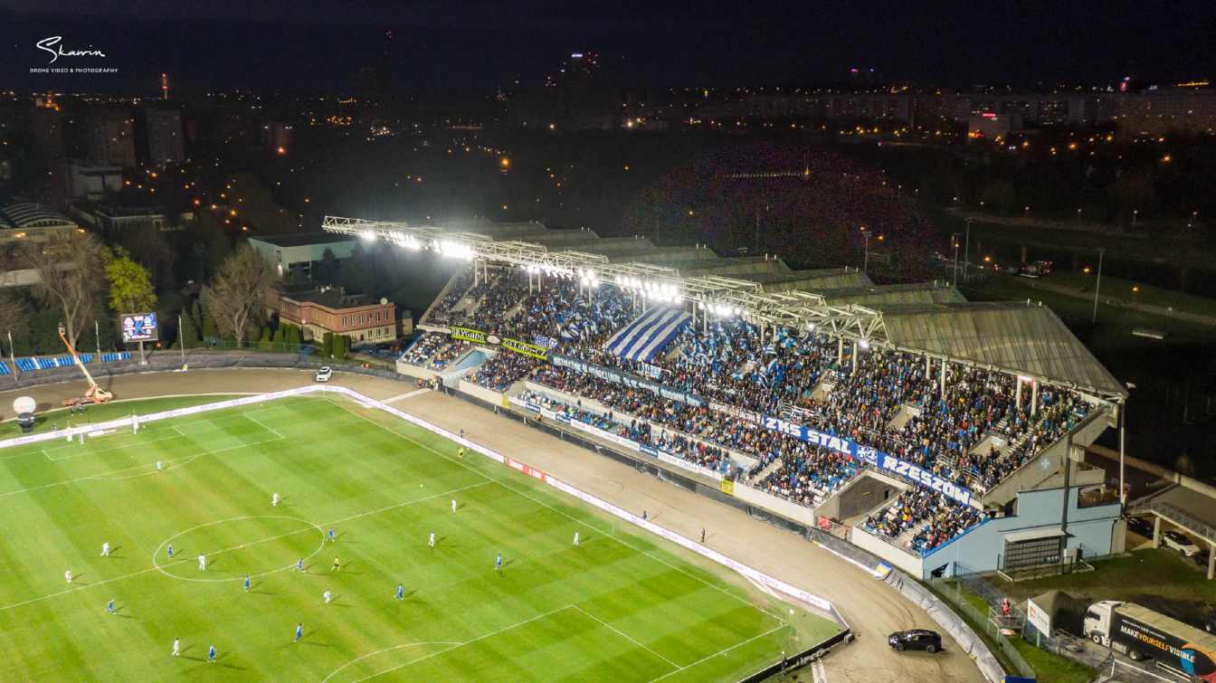 Miasto Rzesz&oacute;w planuje modernizację Stadion Miejski w Rzeszowie po zakończeniu budowy Podkarpackiego Centrum Lekkiej Atletyki, aby dostosować obiekt do wymog&oacute;w Ekstraklasy i UEFA.