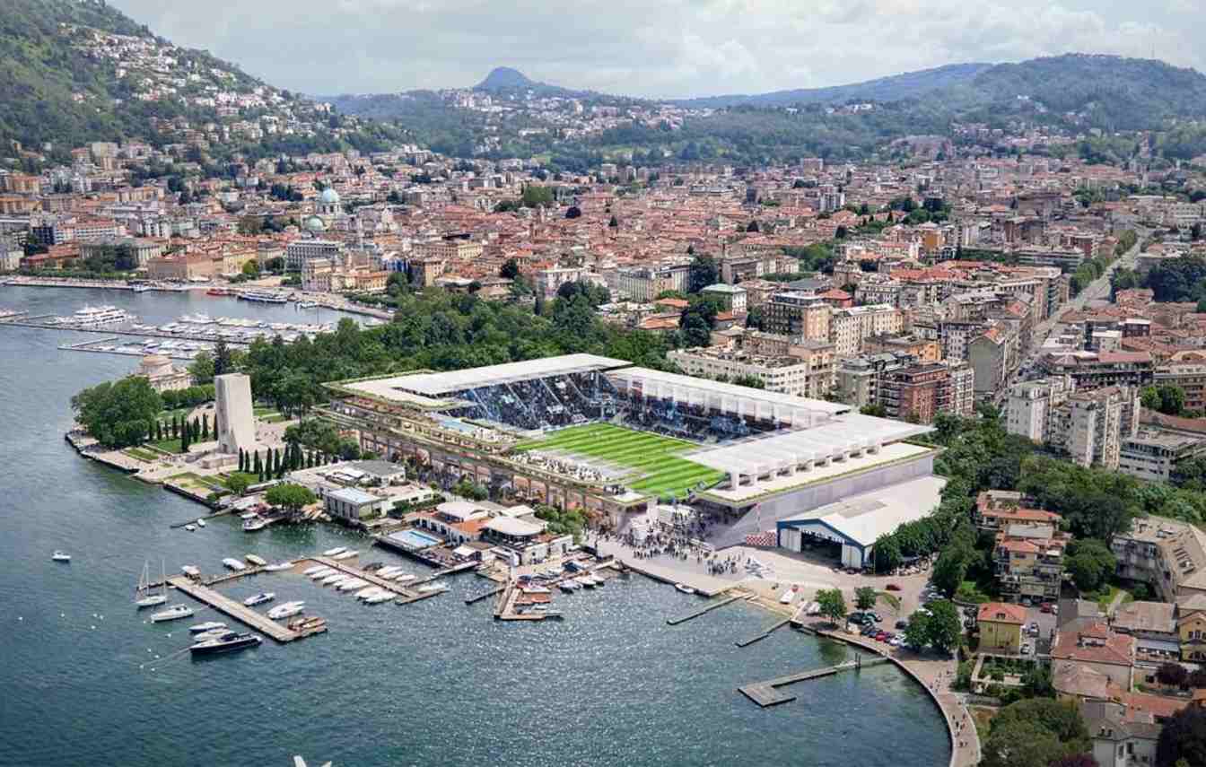 Como jest podzielone przez projekt nowego stadionu &ndash; mieszkańcy alarmują o zagrożeniu dla historycznej dzielnicy i jeziora, a burmistrz odpowiada ostro, broniąc plan&oacute;w modernizacji Stadio Giuseppe Sinigaglia.