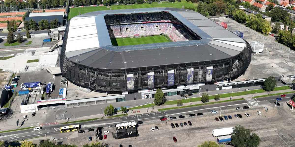 Zabrze: Czwarta trybuna na stadionie Górnika nadal niedokończona. Lukas Podolski przejmie ster?