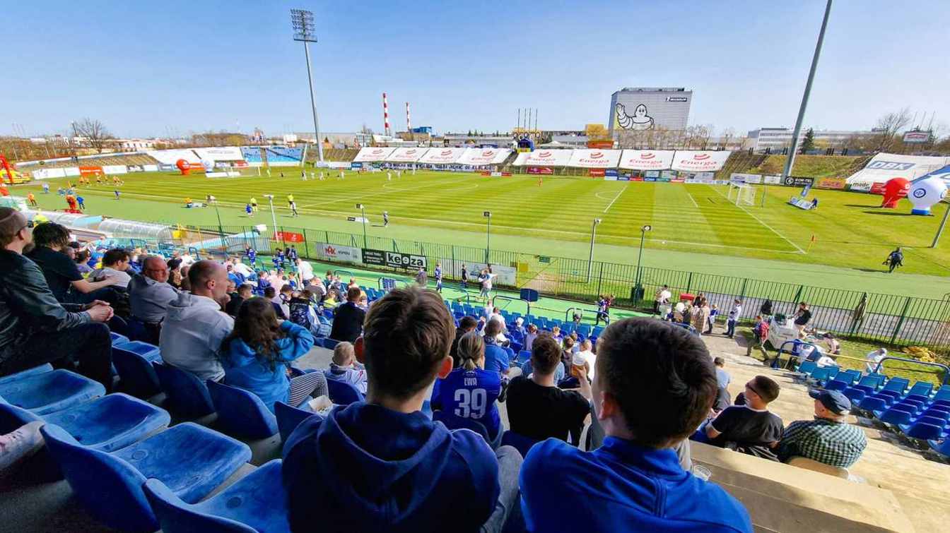 Olsztyn zbliża się do realizacji jednej z największych inwestycji w swojej historii. Po zapewnieniu finansowania nowy stadion dla Stomil Olsztyn może wejść w decydującą fazę przygotowań, a przetarg na wykonawcę budowy planowany jest na 2027 rok.