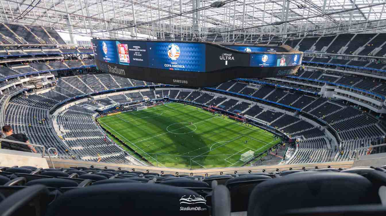 Na rok przed mistrzostwami świata narasta konflikt wok&oacute;ł SoFi Stadium. Pracownicy domagają się wyższych płac, większego bezpieczeństwa zatrudnienia i gwarancji dotyczących działań służb imigracyjnych podczas Mundialu 2026.