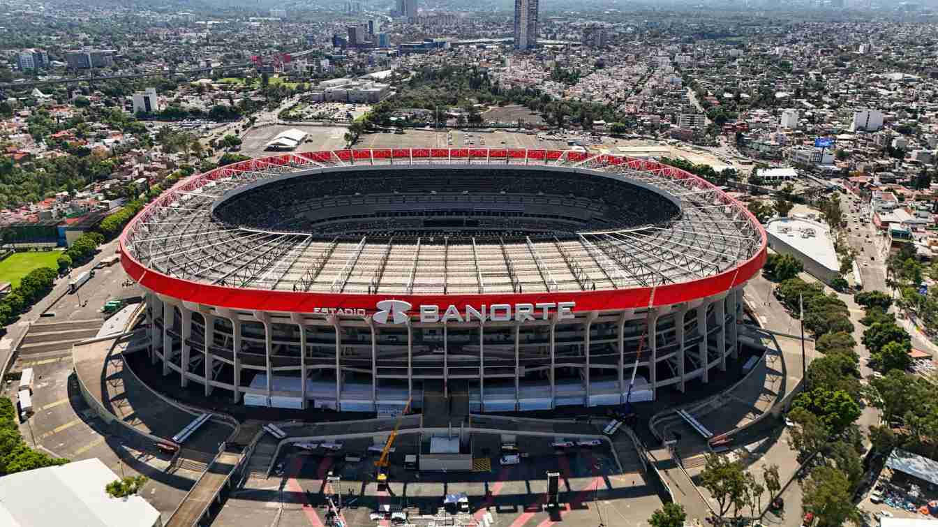 Strajk na SoFi Stadium m&oacute;gł zagrozić przygotowaniom do Mundialu 2026, ale strony osiągnęły porozumienie. Nowa umowa obejmuje podwyżki, ochronę miejsc pracy oraz zabezpieczenia przed automatyzacją i outsourcingiem.
