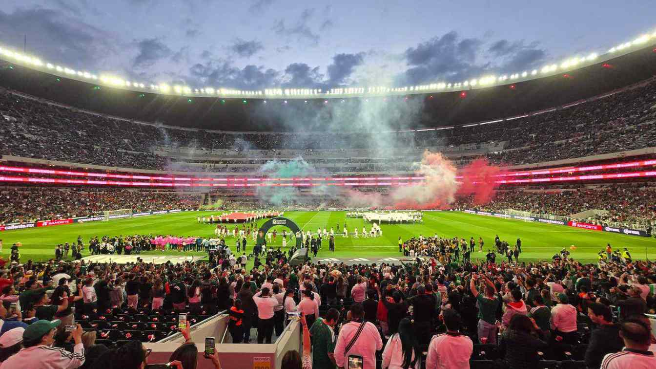 Pracownicy SoFi Stadium wywalczyli nowe gwarancje zatrudnienia i lepsze warunki płacowe. Porozumienie kończy widmo strajku przed mundialem, choć negocjacje ujawniły także obawy związane z polityką imigracyjną USA.