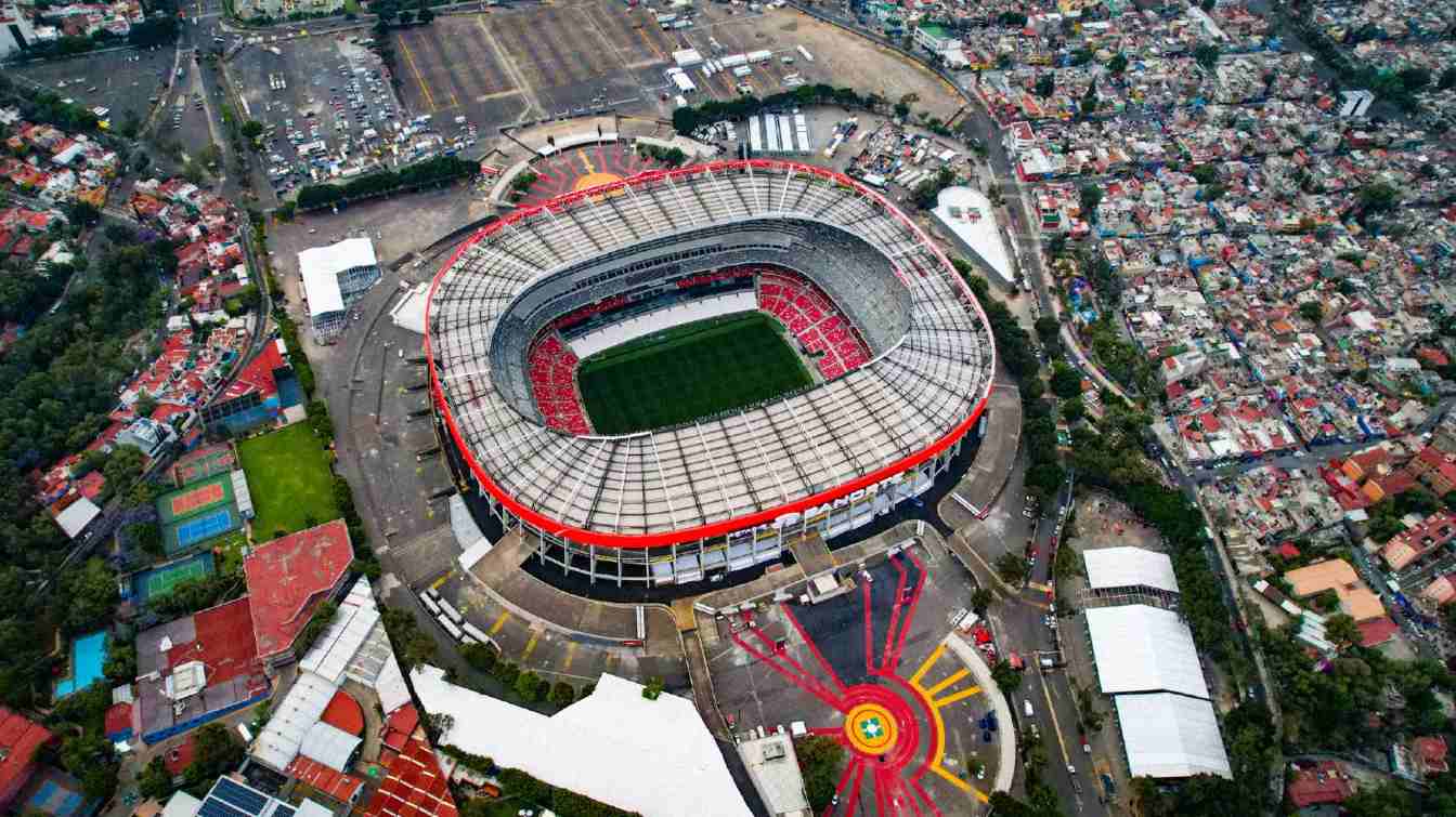  Na kilka dni przed inauguracją Mundialu 2026 Estadio Azteca stał się centrum jednej z największych operacji bezpieczeństwa w historii Meksyku. W tle sportowego święta pojawiają się protesty społeczne, obawy o cyberbezpieczeństwo i ogromna mobilizacja służb.