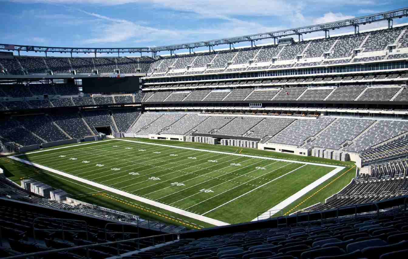 Na kilka dni przed startem Mundialu 2026 MetLife Stadium otrzymał prestiżowy certyfikat LEED Gold. To ważny sygnał dla FIFA i organizator&oacute;w finału, że największe wydarzenia piłkarskie mogą iść w parze z efektywnością energetyczną, recyklingiem i odpowiedzialnym zarządzaniem stadionem.