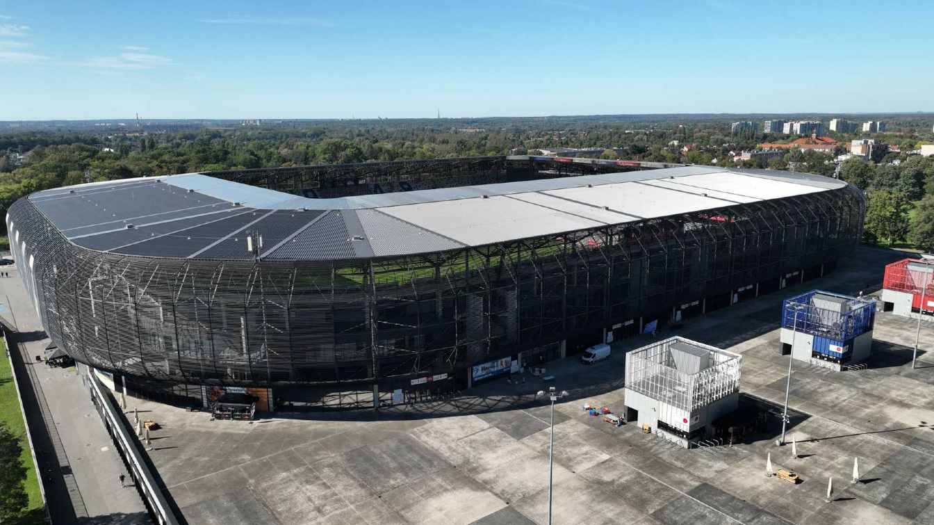 Dokończenie czwartej trybuny Areny Zabrze ma opierać się na wsp&oacute;łpracy z prywatnymi inwestorami. Miasto chce przygotować przestrzeń technicznie, a następnie stopniowo komercjalizować kolejne części stadionu.