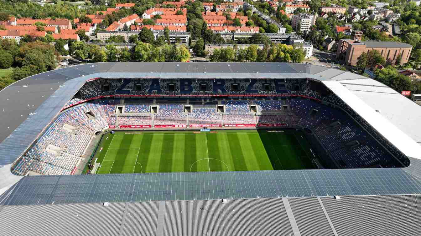 Arena Zabrze ma stopniowo zmieniać się w bardziej rentowny obiekt sportowo-biznesowy. Kluczowe mają być wykończenie czwartej trybuny, nowe przestrzenie komercyjne oraz modernizacja płyty gł&oacute;wnej stadionu.