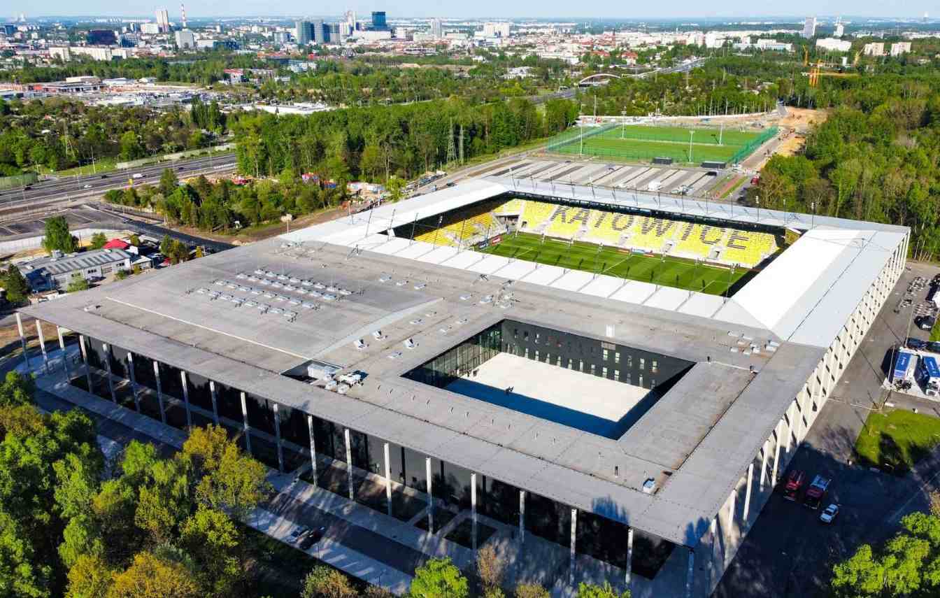Arena Katowice otrzyma nową murawę jeszcze przed startem intensywnego sezonu. Wykonawca stadionu wymieni warstwę wegetacyjną i nawierzchnię boiska w ramach pięcioletniej gwarancji.