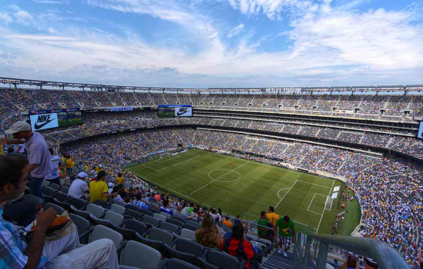 MetLife Stadium ma być areną finału Mundialu 2026, ale już w pierwszych dniach turnieju jego murawa znalazła się pod szczeg&oacute;lną obserwacją po uwagach piłkarzy, zmiennej pogodzie i dodatkowych wyzwaniach przed najważniejszym meczem mistrzostw.