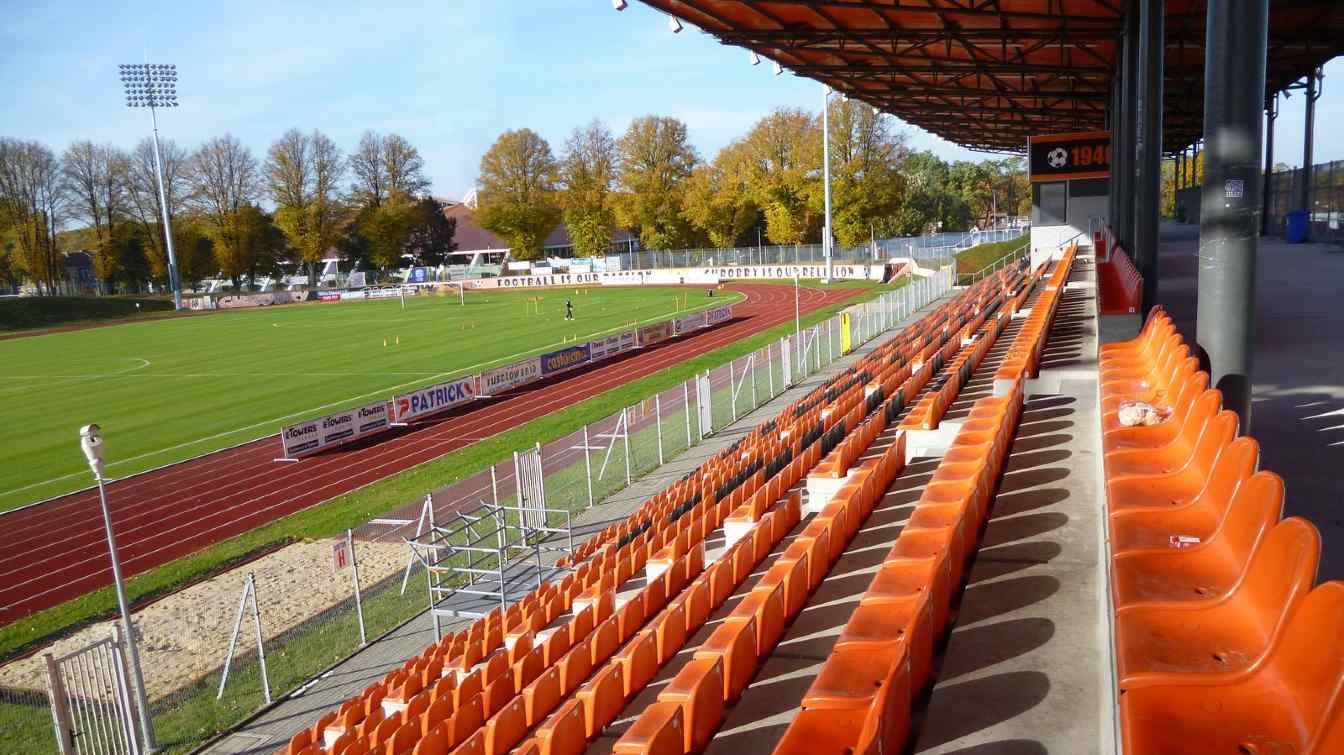 Stadion Chrobrego może w przyszłości zostać modernizowany z uwzględnieniem funkcji dual-use, ale inwestycja jest na bardzo wczesnym etapie. Miasto nie ma obecnie zabezpieczonych środk&oacute;w nawet na dokumentację projektową.