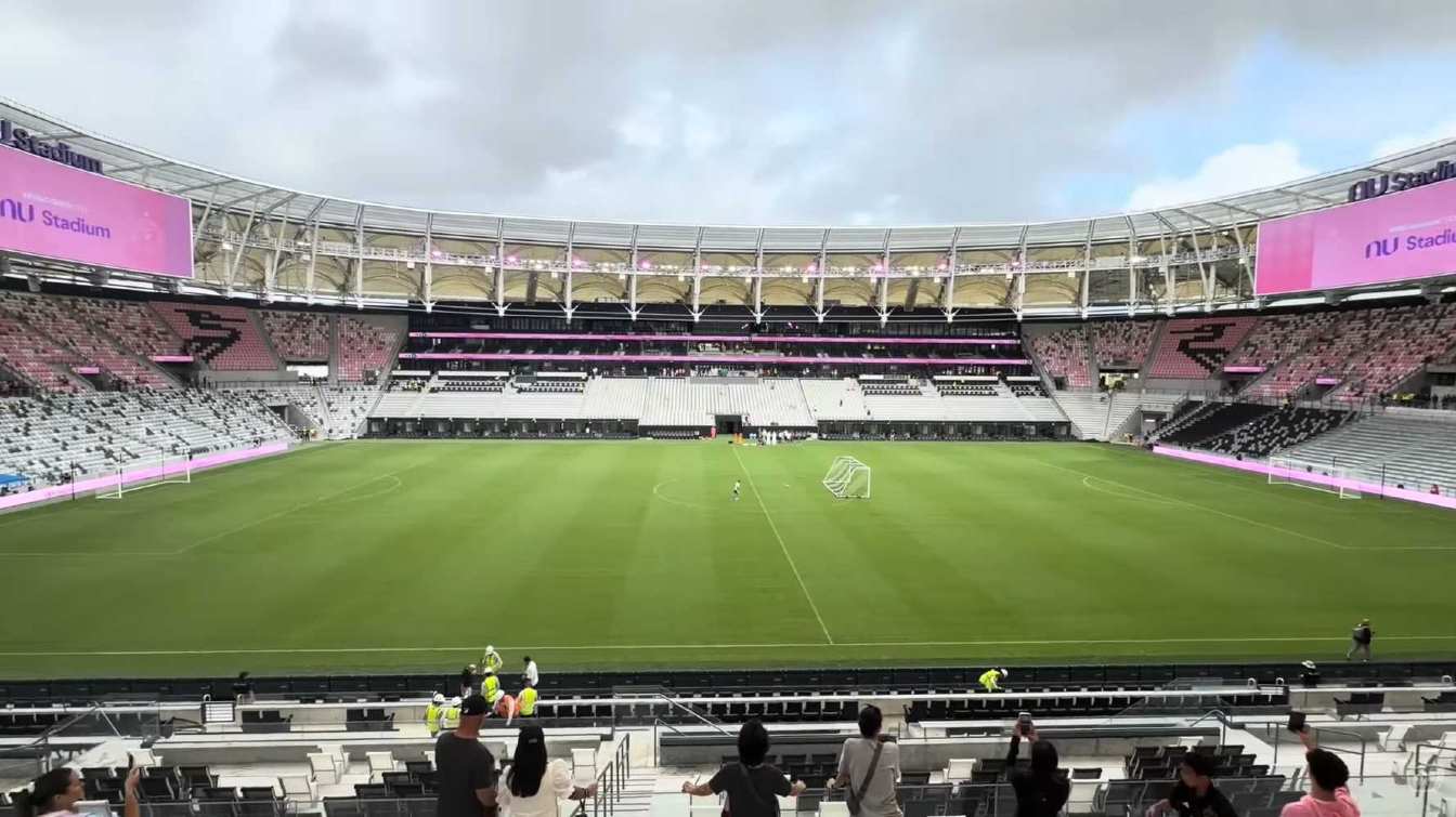 Nowy stadion Interu Miami został wyposażony w infrastrukturę cyfrową najnowszej generacji. Wi-Fi 7, sieć DAS, ponad 600 punkt&oacute;w dostępowych i ponad 200 ekran&oacute;w mają poprawić doświadczenie kibic&oacute;w oraz obsługę wydarzeń.